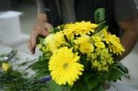 Fleuriste en plein travail