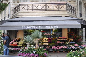 AU JARDIN DE MOLITOR