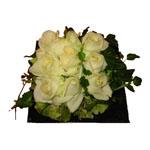 Petite composition carr�e compos�e de roses.