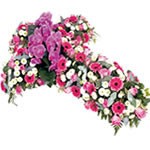 Offrir des fleurs > Croix orchid�e compos�e de germinis, rose, bonis, branches phala�nopis, cin�rea, foug�res (tons rouge/parme)