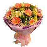 Florajet.com vous invite � d�couvrir ce chaleureux bouquet principalement compos� de gerberas oranges. Voici une d�licate attention qui r�chauffera le c�ur de ceux qui sont loin de vous.