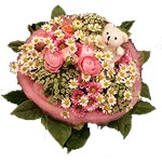 Compos� de fleurettes na�ves et fra^ches, ce bouquet tout doux avec son nounours et sa colerette de laine d'agneau sera parfait pour souhaiter la bienvenue � un nouveau n� et f�liciter ses parents. (d�lai 24 heures)