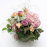 La finesse des tons alli�e � la l�g�ret� des fleurs, donnent �  ce bouquet toute la d�licatesse d'une aquarelle (d�lai 24 heures)