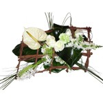Beau bouquet de fleurs fines aux teintes d�licates dans sa parure de feuillages. 
Peut �tre r�alis� avec d autres fleurs et de coloris diff�rents.