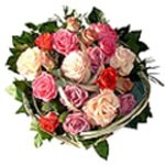 Romantique � souhait, les tons pastels de ce bouquet conviendrons parfaitement � offrir � une adolescente pour son anniversaire ou pour marquer un amour naissant qu�il soit r�el ou virtuel� A partir de 35 �
