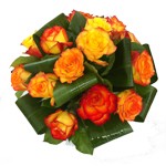 Ce chatoyant bouquet de roses oranges � gros boutons vous enchantera par sa tenue en vase ! Couper les tiges en biseau et mettre dans beaucoup d eau. Roses d exception � offrir en toutes occasions.