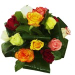 Couleurs vanille, fraise, framboise, citron, cl�mentine... Ces roses � gros boutonsunis et bicolores vous mettrons en app�tit ! Couper les tiges en biseau et mettre dans beaucoup d eau pour une tenue optimale. D�couvrez ces roses aux couleurs originaleset changeantes suivant l arrivage, � offrir en toutes occasions.