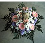 Tout en douceur ce bouquet sera la joie d'offrir pour : naissance,mariage,anniversaire.
