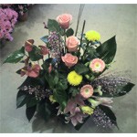 Tr�s beau mariage de plantes piqu�es de fleurs pour un anniversaire, une f�te ou dans un ton pastel pour une naissance, un mariage.
