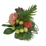 Bouquet rond avec travail de feuillages. 
Pr�sent� dans une r�serve d�eau.
