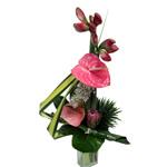 Bouquet moderne avec feuillages travaill�s.
