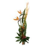 Bouquet moderne avec feuillages travaill�s, personnalis� avec branchage de couleur.