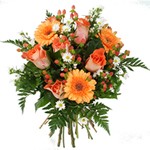 Offrir des fleurs > Voici un bouquet qui rappelle la douce euphorie qui r�gne au beau milieu de l`�t�. Pour f�ter l`assomption et c�l�brer le plaisir que procurent ces longues journ�es estivales, Florajet.com vous propose la cr�ation 15 Ao�t. Ce joli cama�eu d`orange vous ira � ravir.  Le conseil du Fleuriste  Coupez les tiges en biseaux et changez l�eau du bouquet tous les 2 ou 3 jours.    