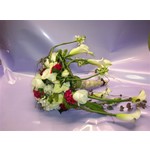 Bouquet retombant de base ronde avec chute d arums.