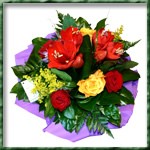 Bouquet rond � r�serve d eau compos� d amaryllis, de roses et de solidago