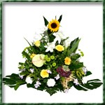 Devant de cercueil compos� d un tournesol, d un anthurium, de lys, de roses, de germinis et de bluplurum
