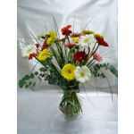 La magie du gerbera...Nouvelle tendance, il accommode seul ou en bouquet. Son large choix de couleur vous �tonnera.