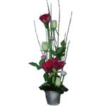 Bouquet hauteur comprenant amaryllis, roses, bambous et autre fleurs de saison, accessoire : bois. Disponible toute l ann�e. Amaryllis d'octobre � mars, le reste de l ann�e remplac� par fleur de saison : lys