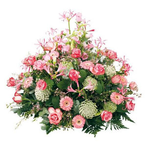 Voici un coussin o� la douceur du rose pastel domine. Une cr�ation pleine de gr�ce pour parcourir l'�ternit�.