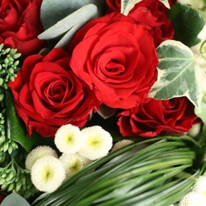 Bouquet de luxe

Voici un bouquet chicissime !... Roses et v�g�taux donnent � cette cr�ation Florajet.com toute son �l�gance et sa classe.  Soyez s�rs de faire sensation avec ce bouquet devenu l�un incontournables de notre collection.
Le conseil du Fleuriste
Coupez les tiges en biseaux et changez l�eau du bouquet tous les 2 ou 3 jours.